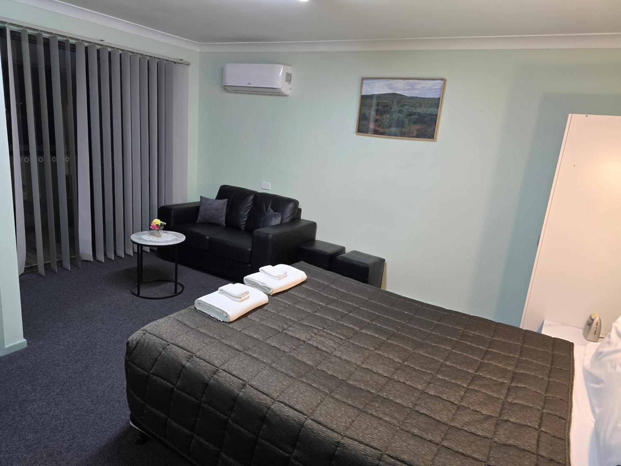 Lake Forbes Motel ภายนอก รูปภาพ