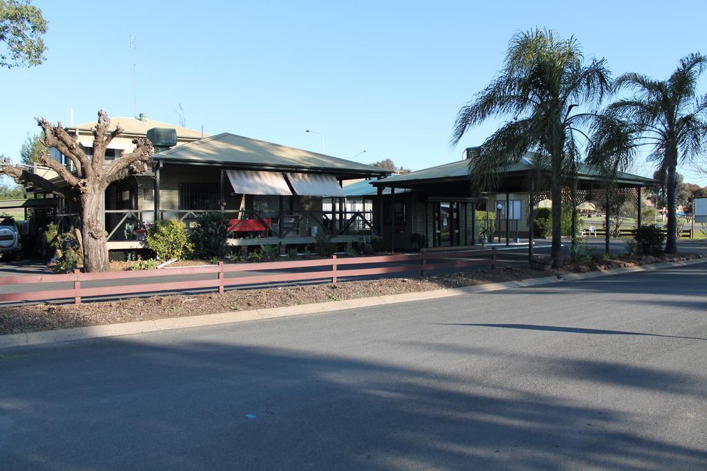 Lake Forbes Motel ภายนอก รูปภาพ