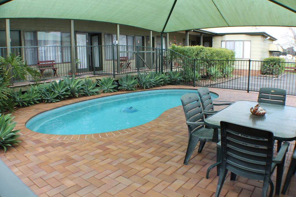 Lake Forbes Motel ภายนอก รูปภาพ