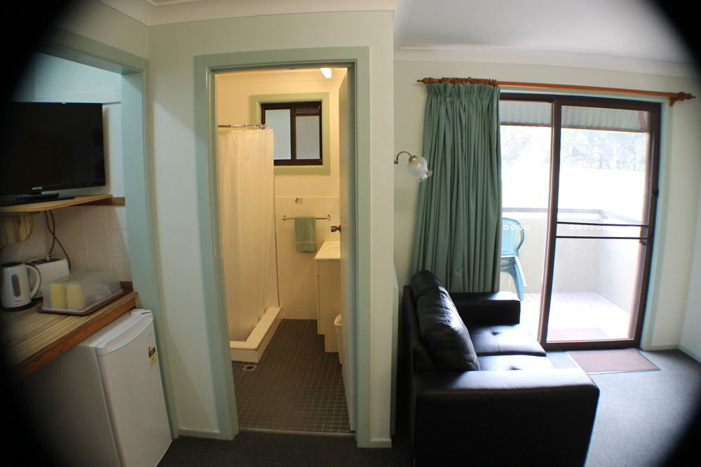 Lake Forbes Motel ภายนอก รูปภาพ