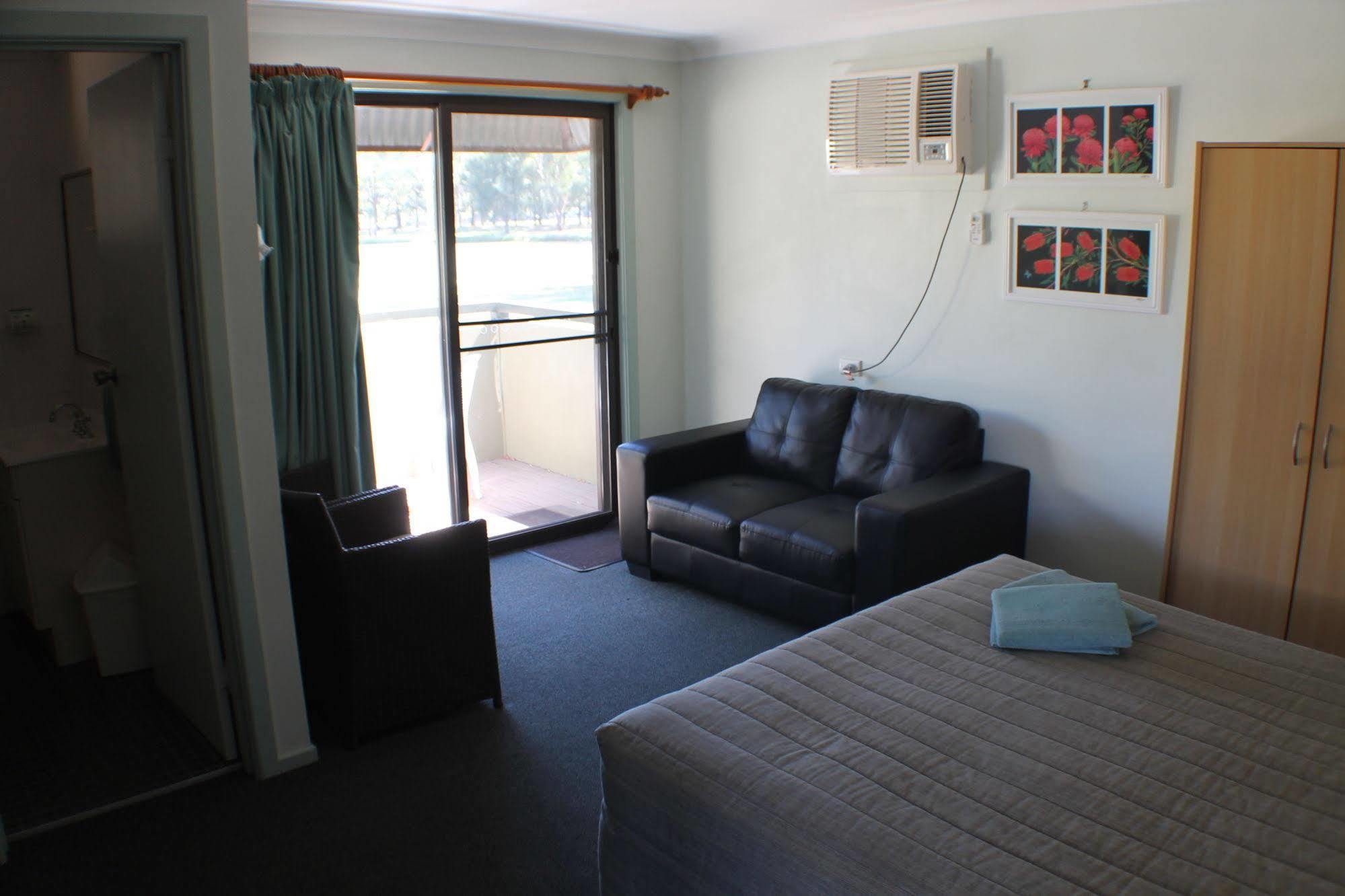 Lake Forbes Motel ภายนอก รูปภาพ