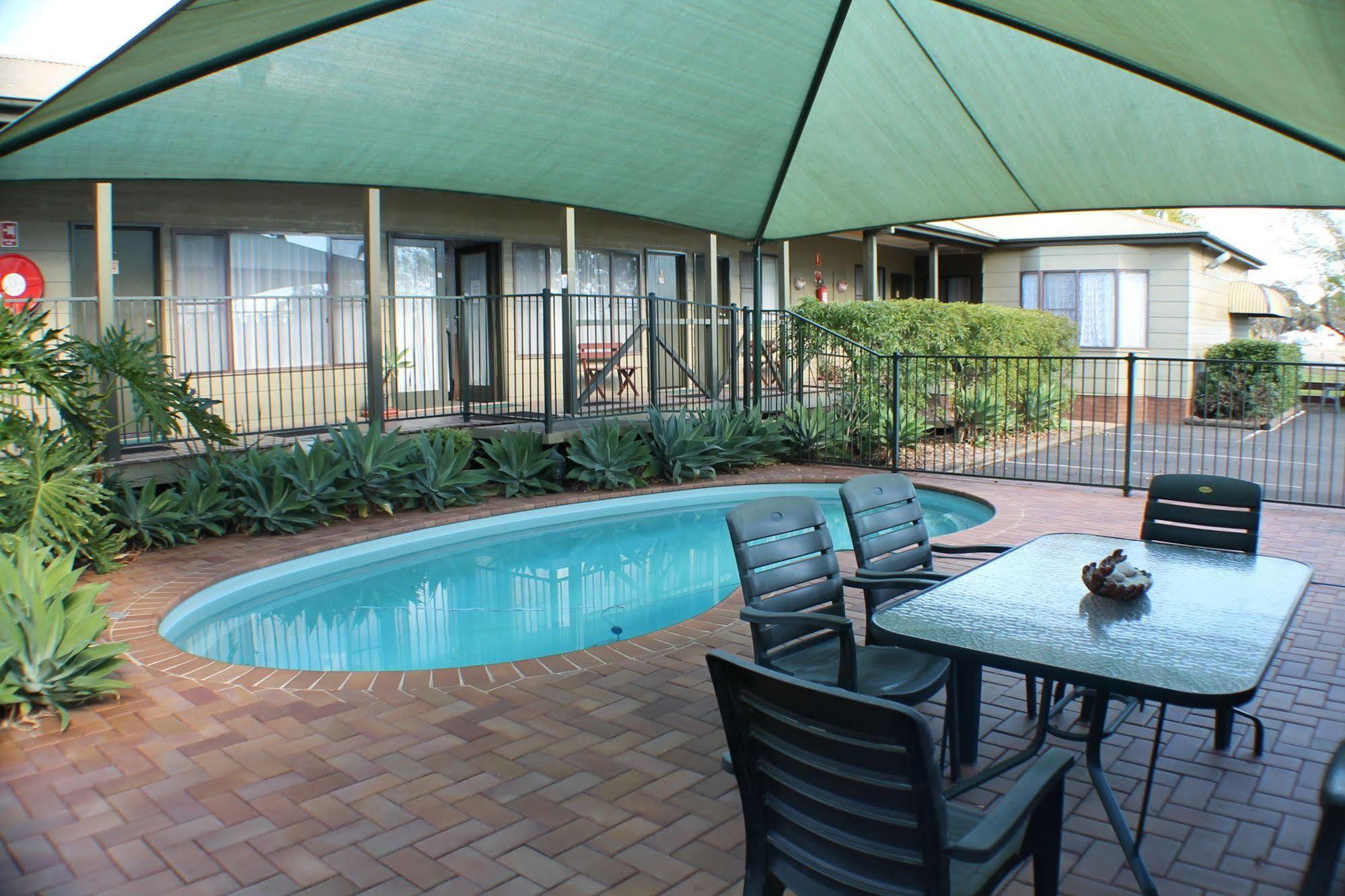 Lake Forbes Motel ภายนอก รูปภาพ