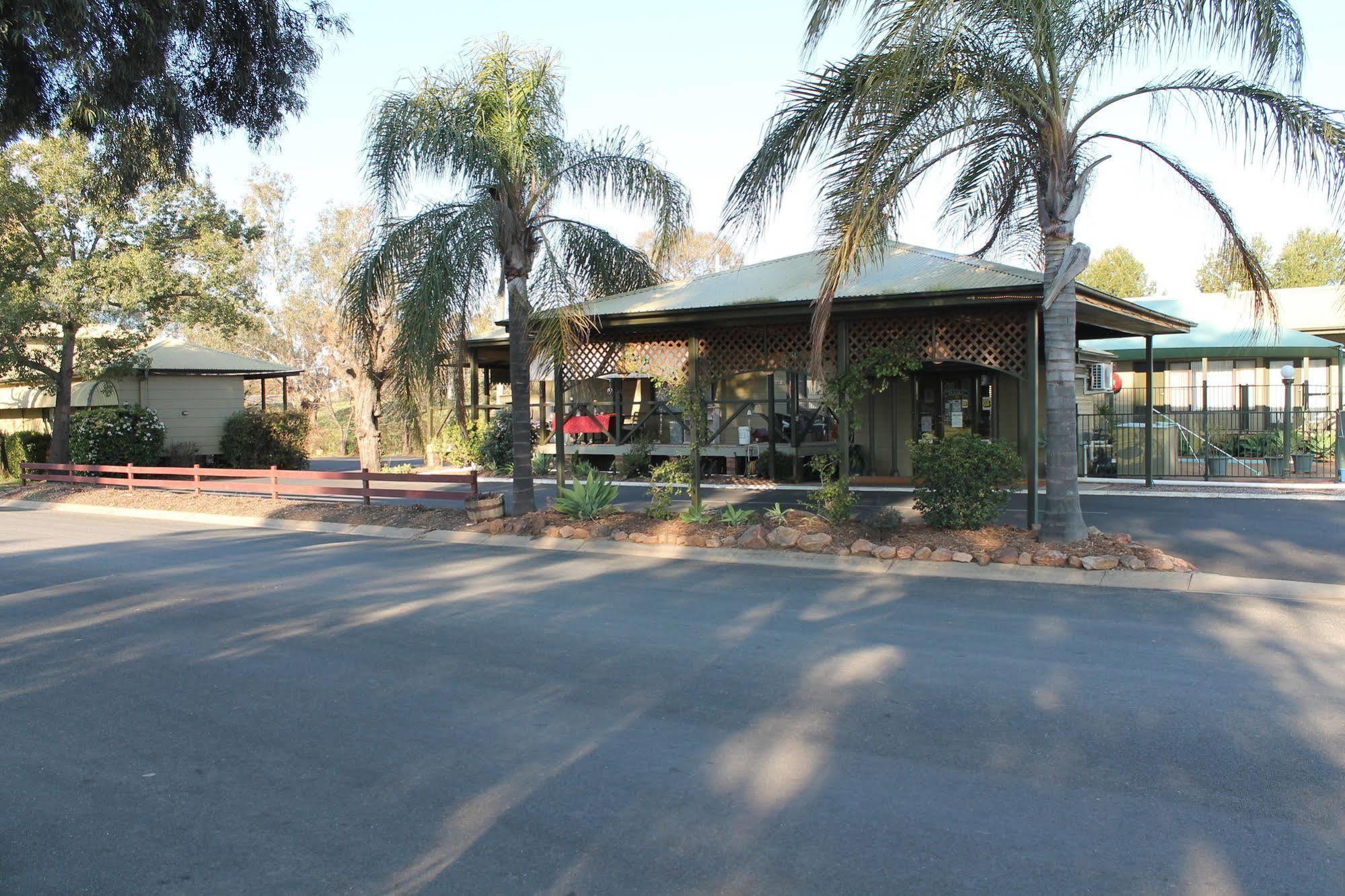 Lake Forbes Motel ภายนอก รูปภาพ